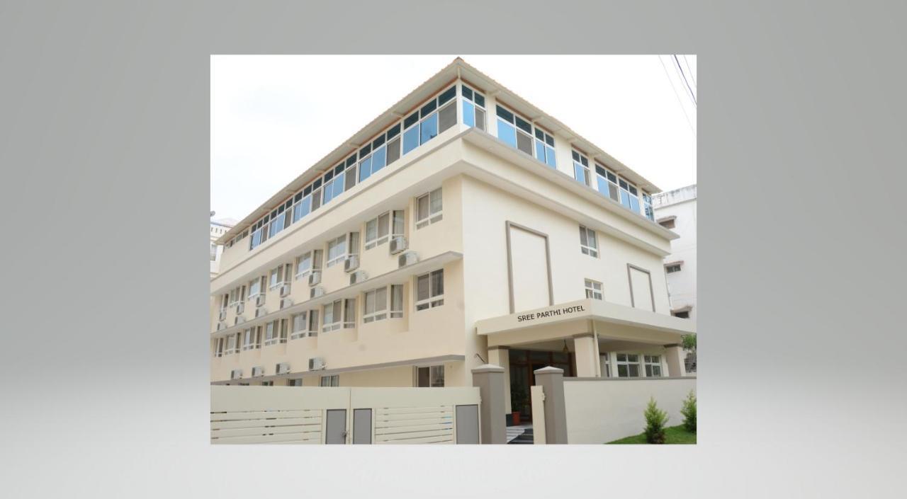 Sreeparthi Hotel Puttaparthi Exterior foto