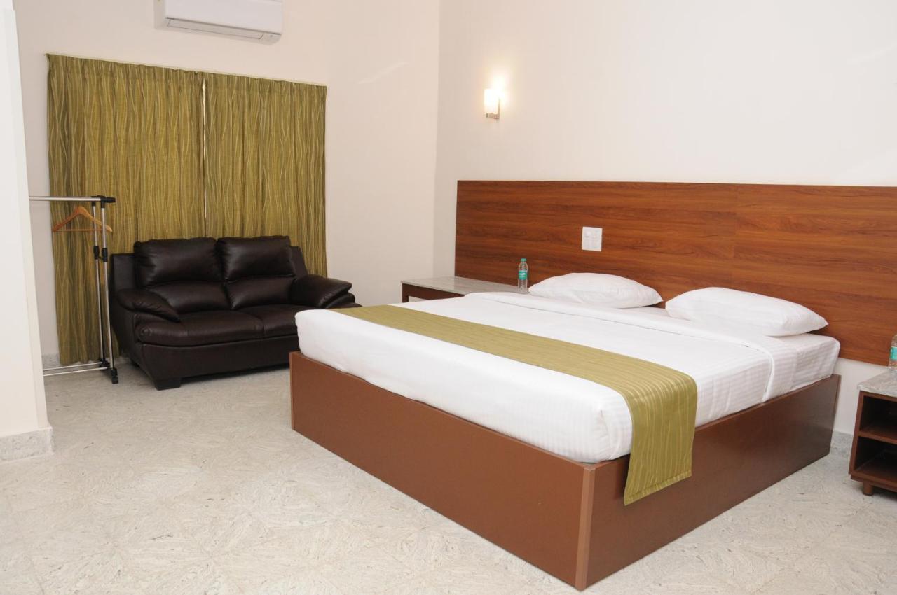 Sreeparthi Hotel Puttaparthi Exterior foto