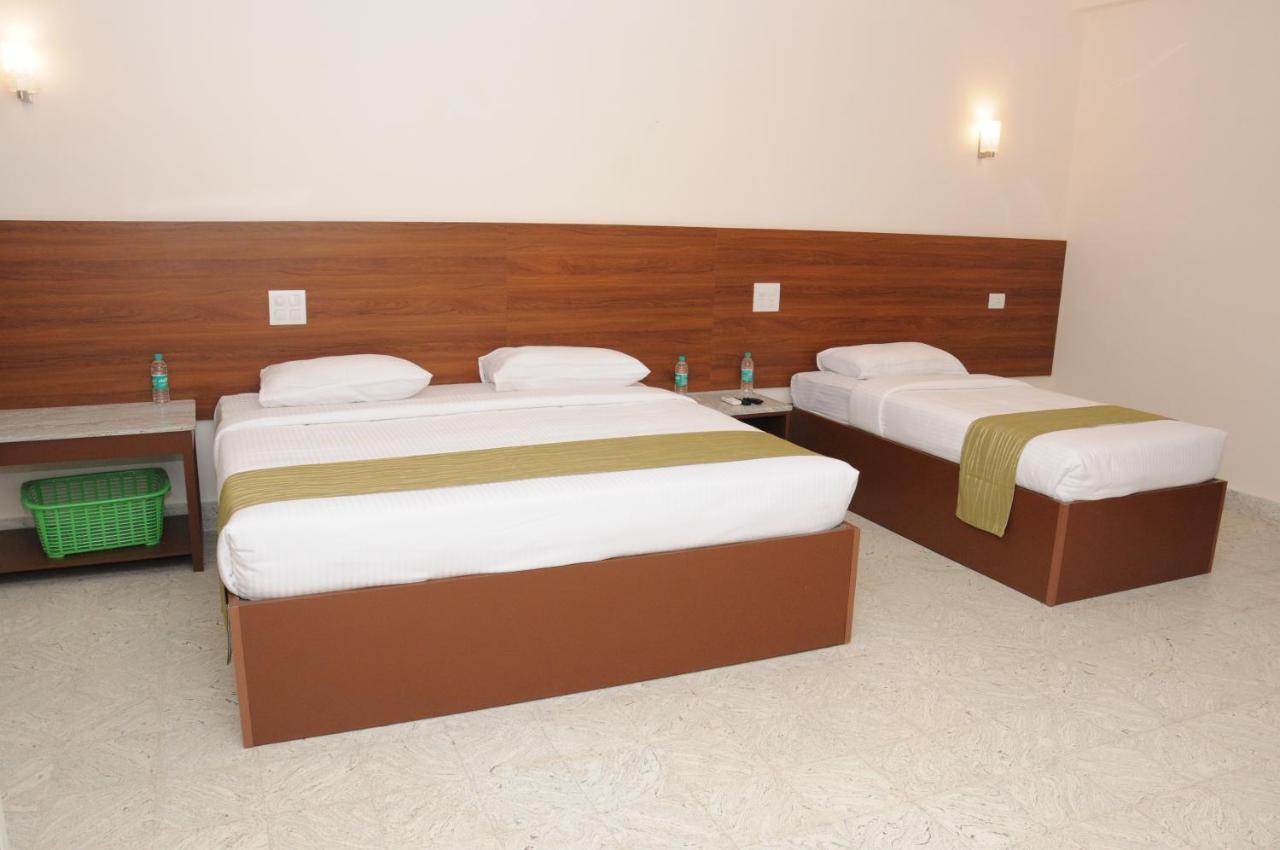 Sreeparthi Hotel Puttaparthi Exterior foto