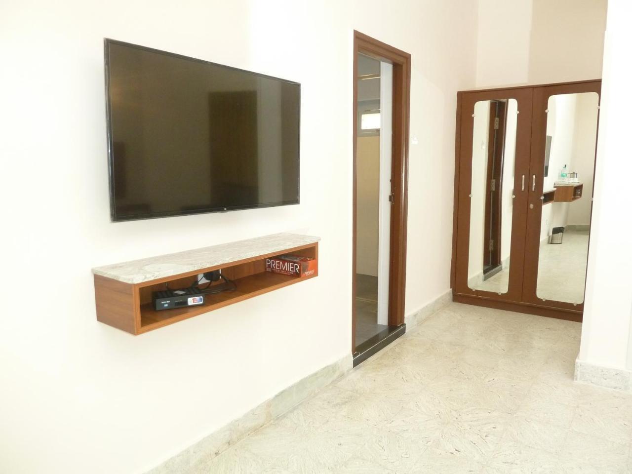 Sreeparthi Hotel Puttaparthi Exterior foto