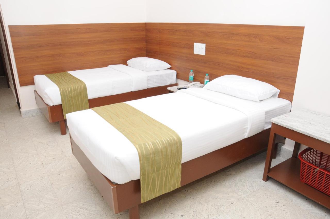 Sreeparthi Hotel Puttaparthi Exterior foto
