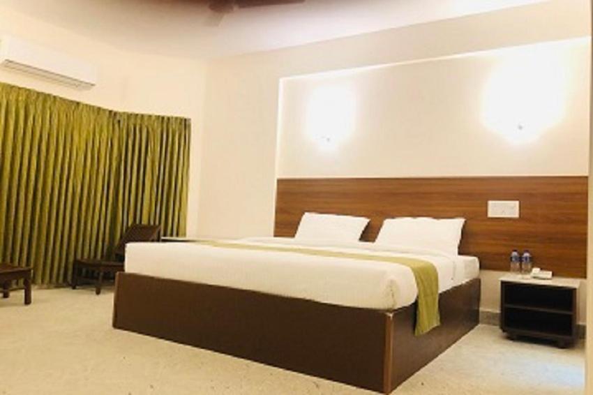 Sreeparthi Hotel Puttaparthi Exterior foto