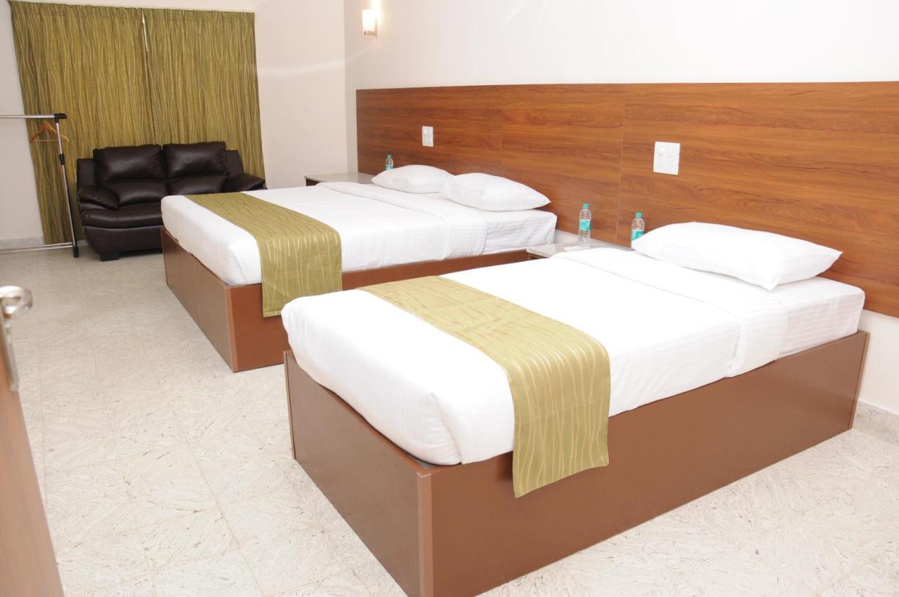 Sreeparthi Hotel Puttaparthi Exterior foto
