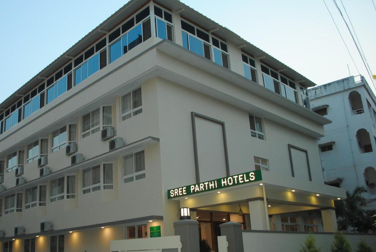 Sreeparthi Hotel Puttaparthi Exterior foto