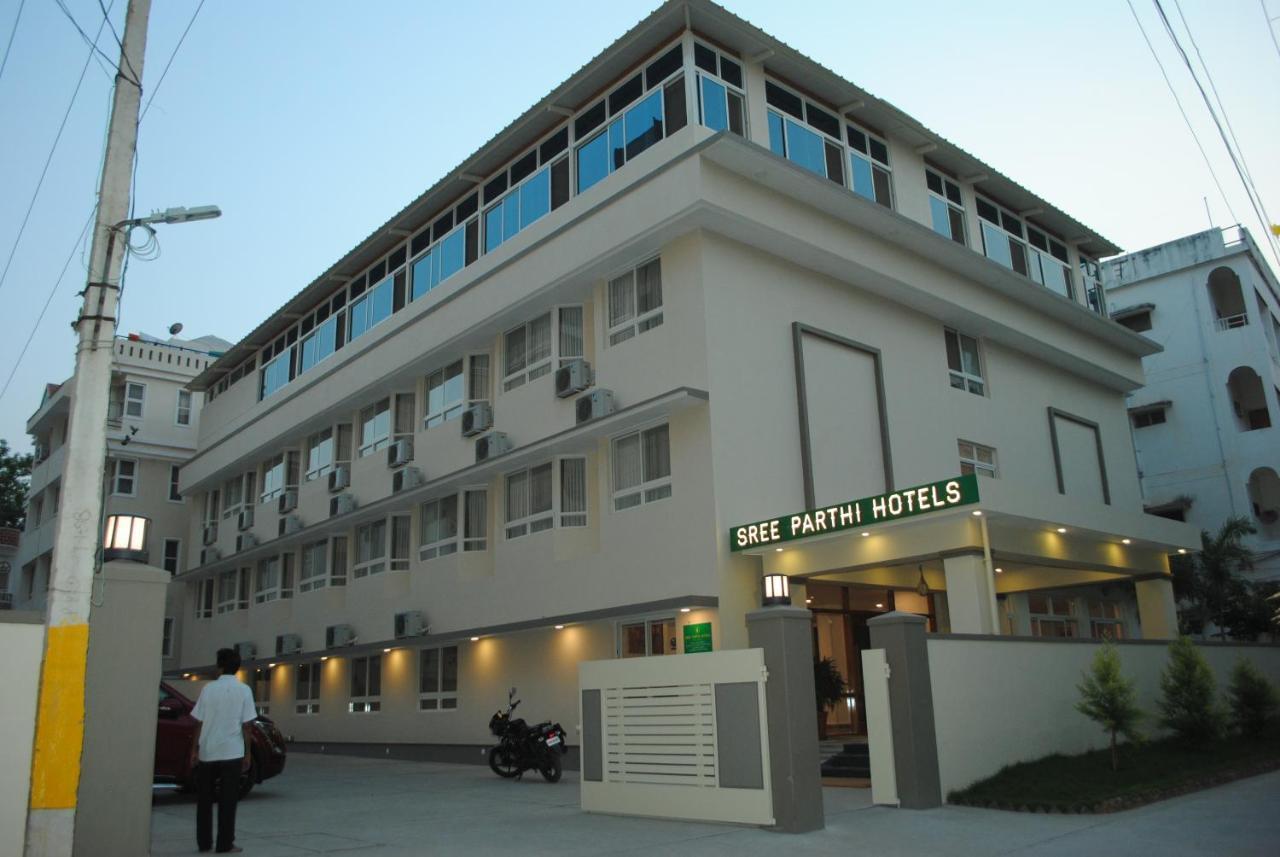 Sreeparthi Hotel Puttaparthi Exterior foto